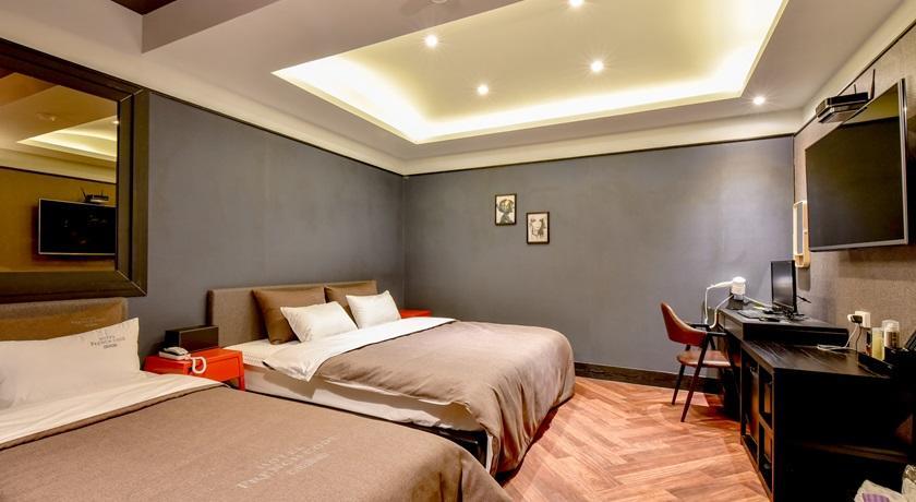 French code Hotel Changwon Buitenkant foto