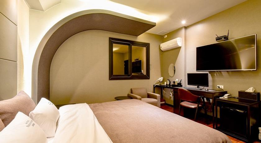 French code Hotel Changwon Buitenkant foto