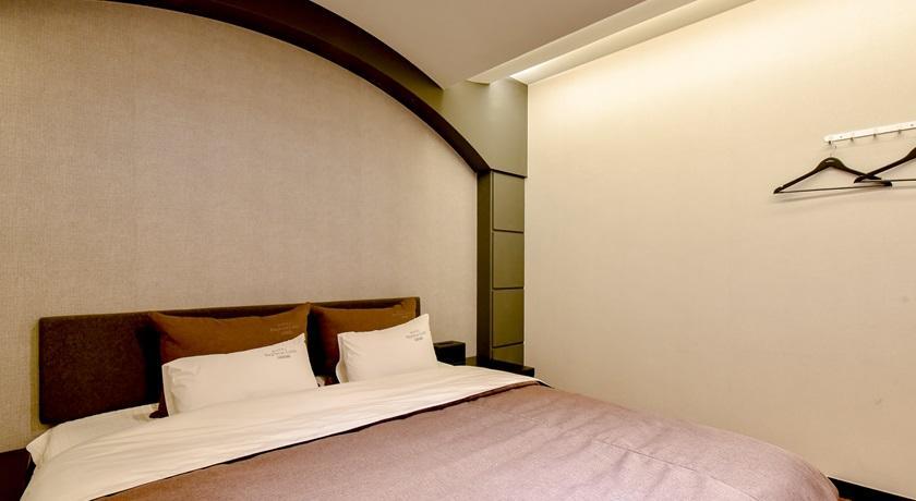 French code Hotel Changwon Buitenkant foto