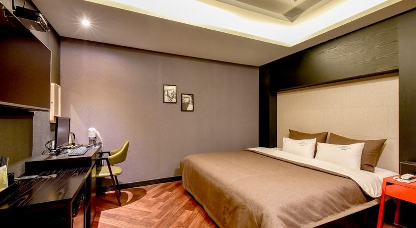 French code Hotel Changwon Buitenkant foto