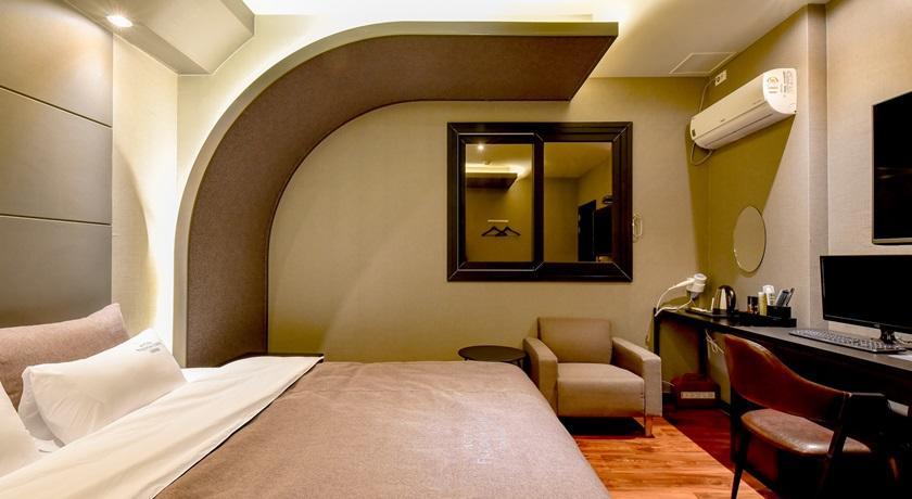 French code Hotel Changwon Buitenkant foto