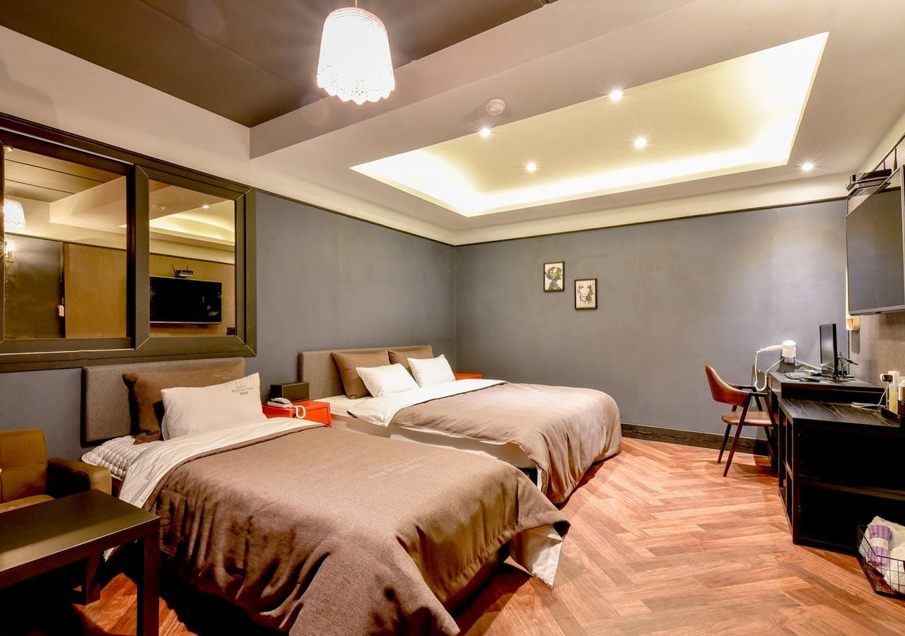 French code Hotel Changwon Buitenkant foto
