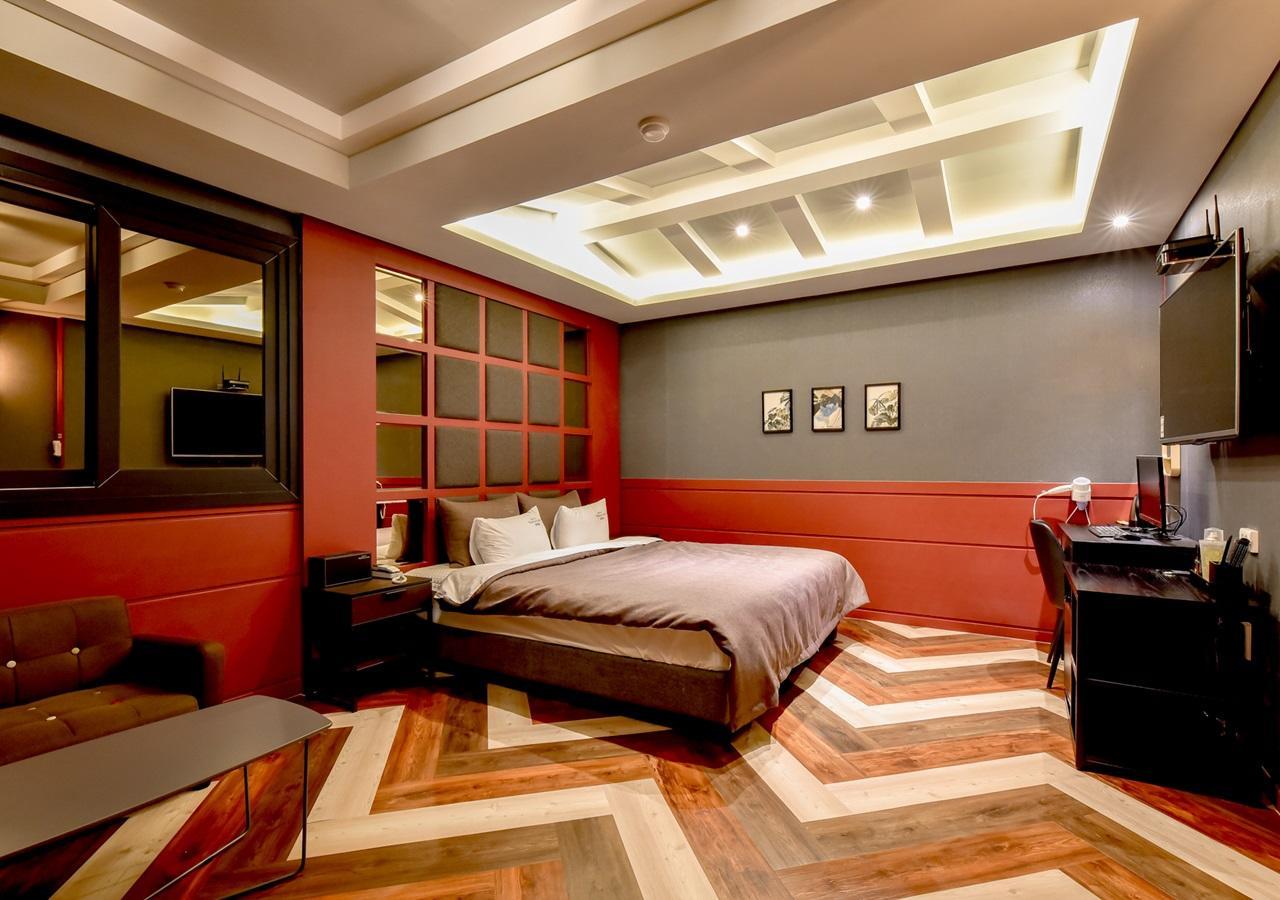 French code Hotel Changwon Buitenkant foto