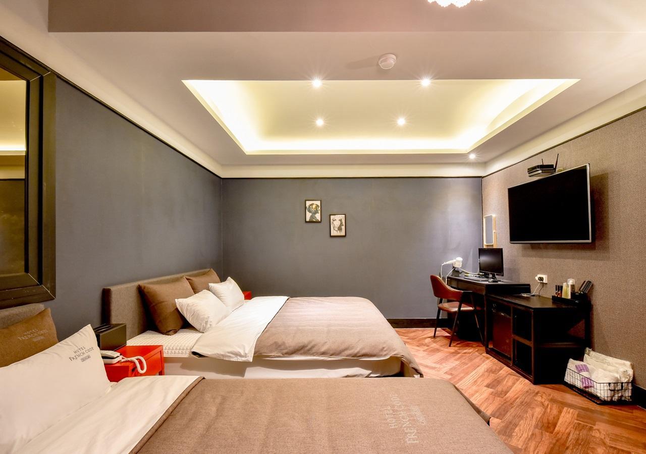 French code Hotel Changwon Buitenkant foto