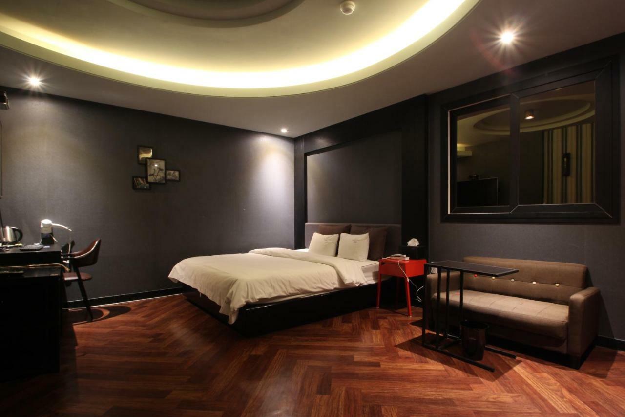 French code Hotel Changwon Buitenkant foto