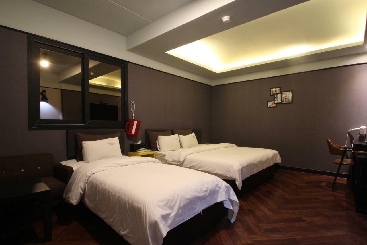 French code Hotel Changwon Buitenkant foto