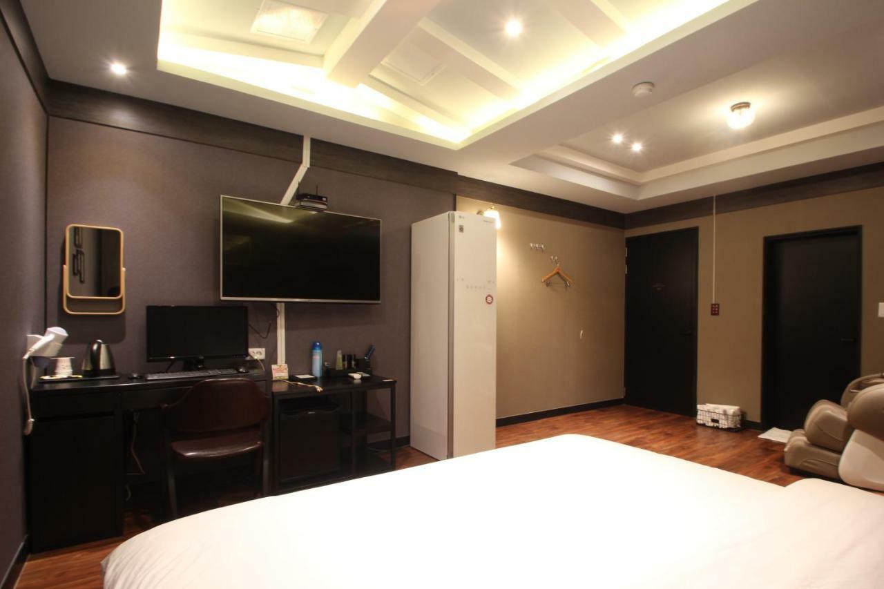 French code Hotel Changwon Buitenkant foto
