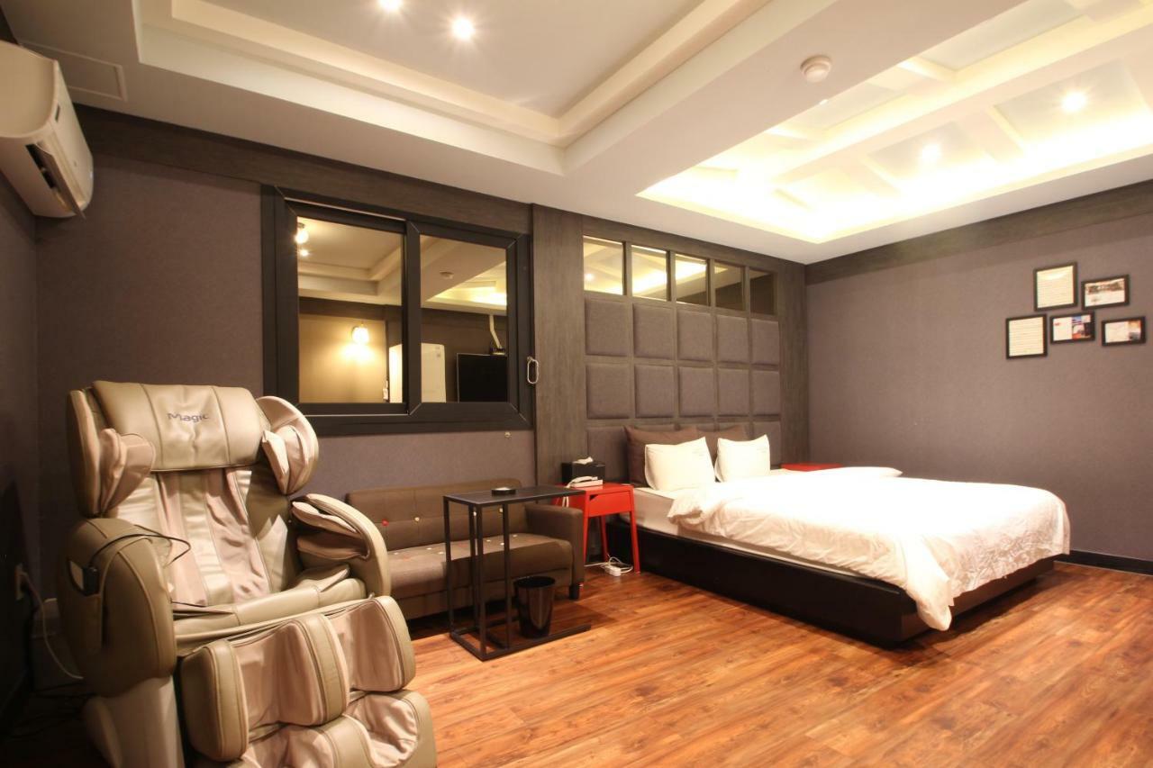 French code Hotel Changwon Buitenkant foto