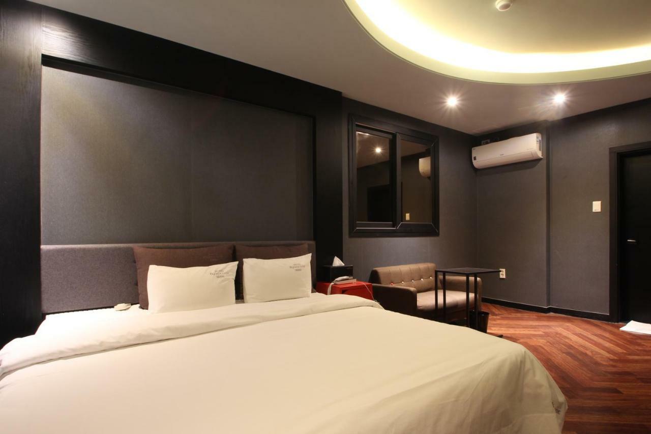 French code Hotel Changwon Buitenkant foto