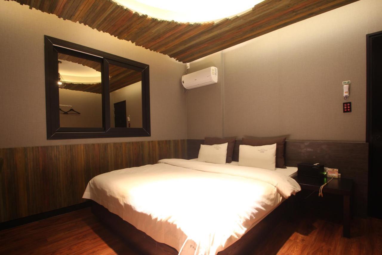 French code Hotel Changwon Buitenkant foto